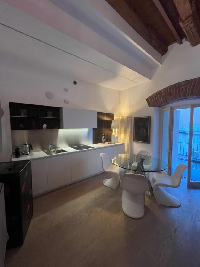 Juliet'S Neighbours- Luxury Apartment Верона Экстерьер фото